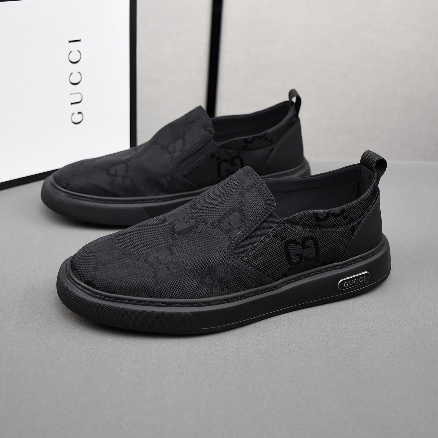 Gucci【Gucci】Tong, fashionable small cloth shoes, uppers made of breathable fabric, rubber foam soles, men's size 38-44