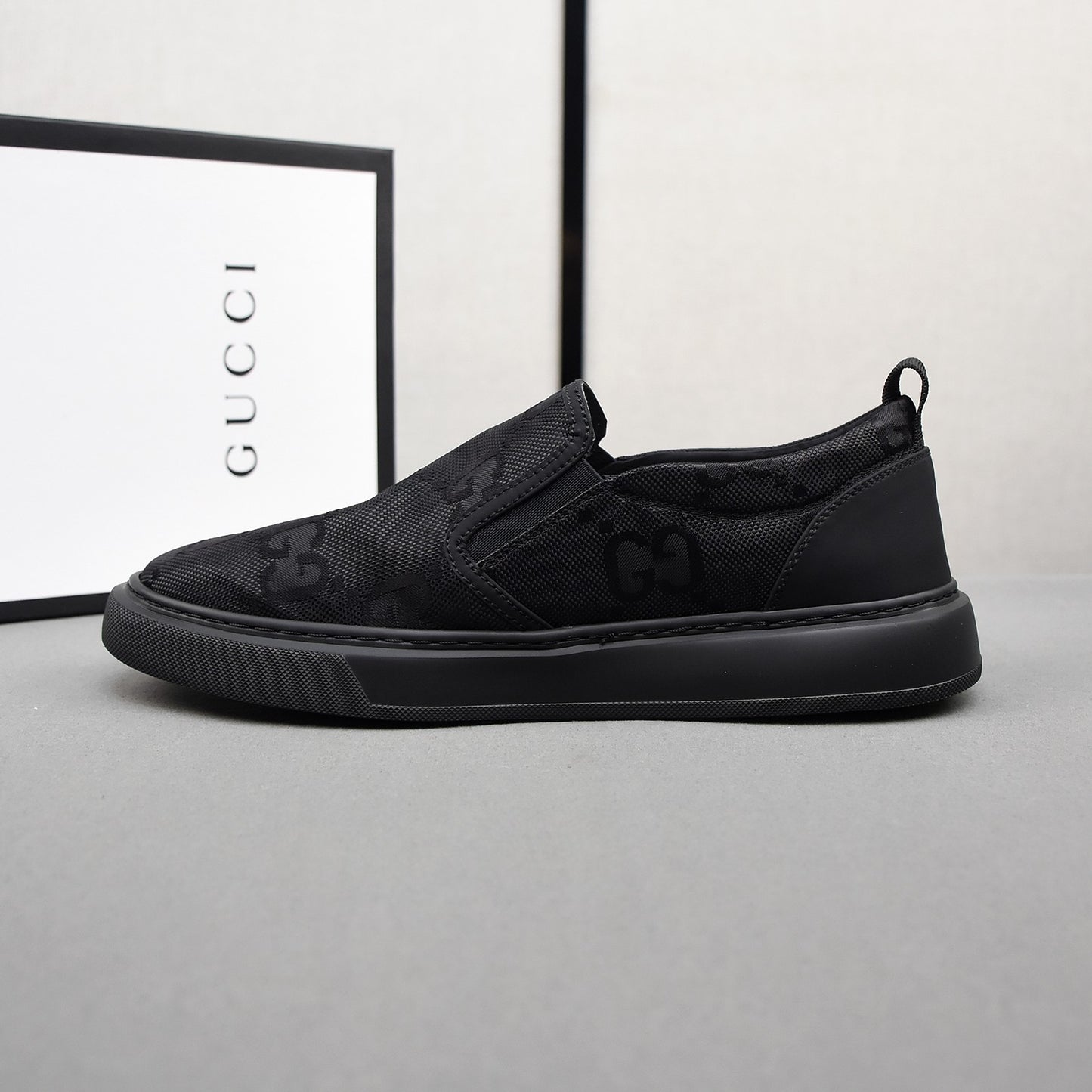 Gucci【Gucci】Tong, fashionable small cloth shoes, uppers made of breathable fabric, rubber foam soles, men's size 38-44